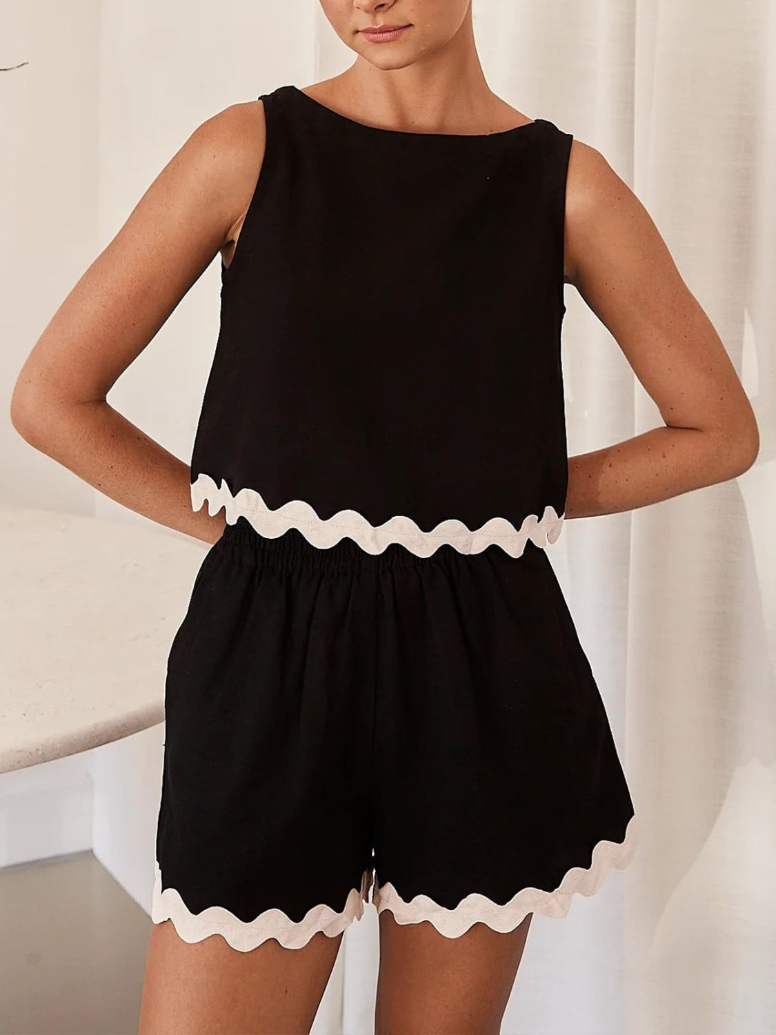 Contrast Trim Round Neck Top and Shorts Set